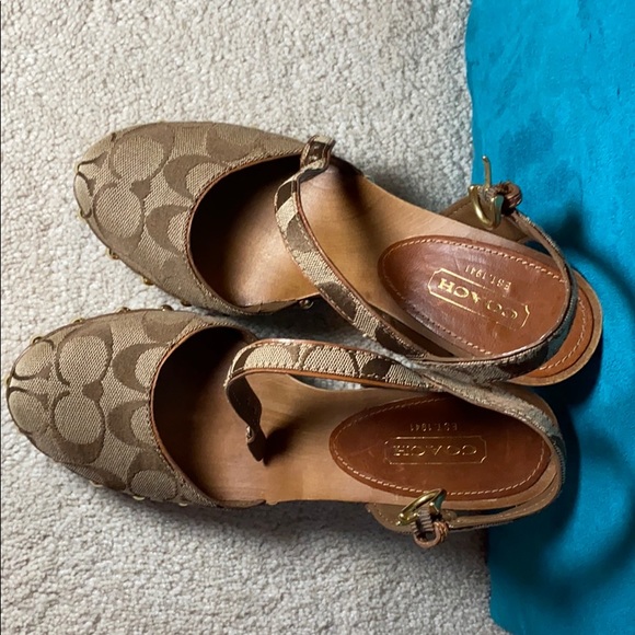 Coach Size 8 Heels - Picture 4 of 4